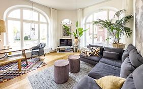Ruhige Und Schoene Wohnung Im Herzen Von Ploen.